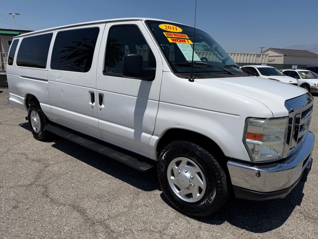 Ford E-350 XLT 11 Passenger Van Vehicle Full-screen Gallery Image 03