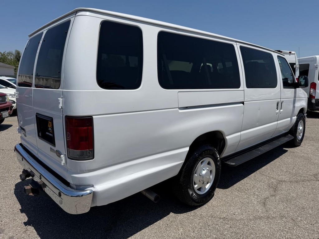 Ford E-350 XLT 11 Passenger Van Vehicle Full-screen Gallery Image 06