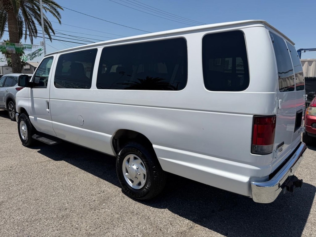 Ford E-350 XLT 11 Passenger Van Vehicle Full-screen Gallery Image 09