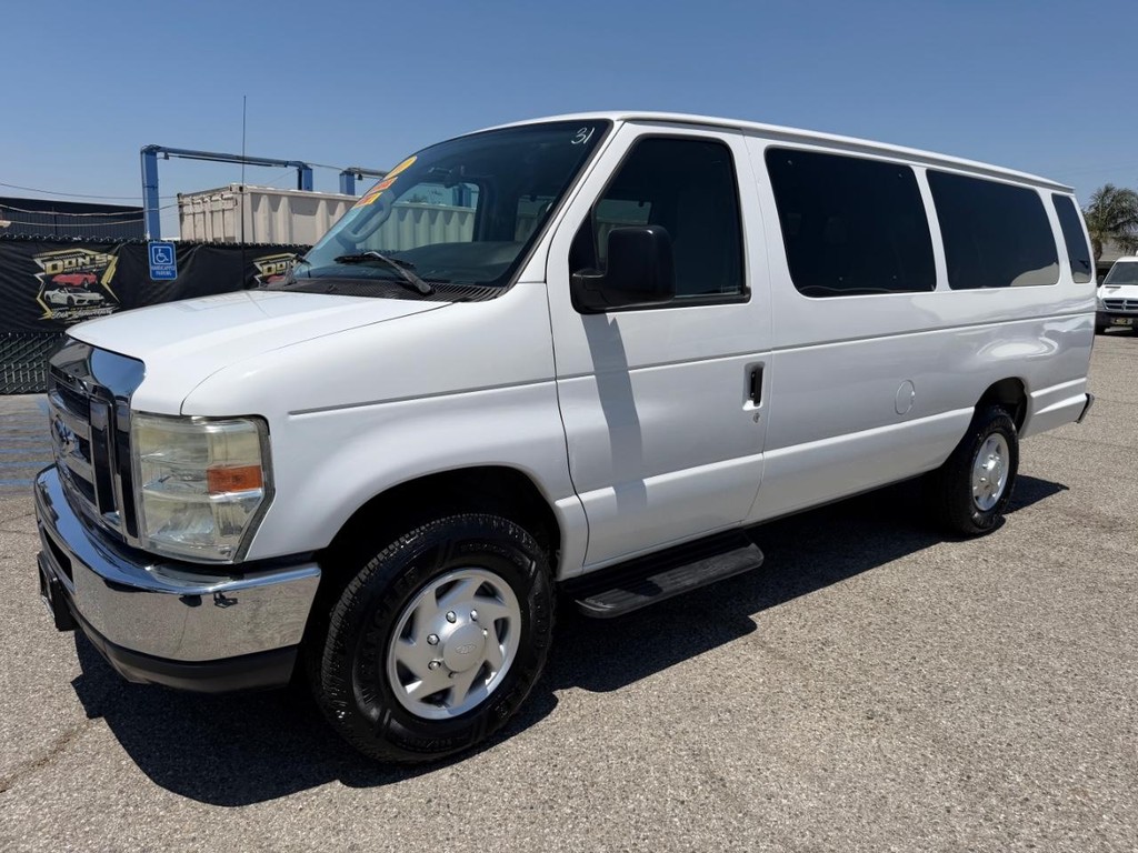 Ford E-350 XLT 11 Passenger Van Vehicle Full-screen Gallery Image 12