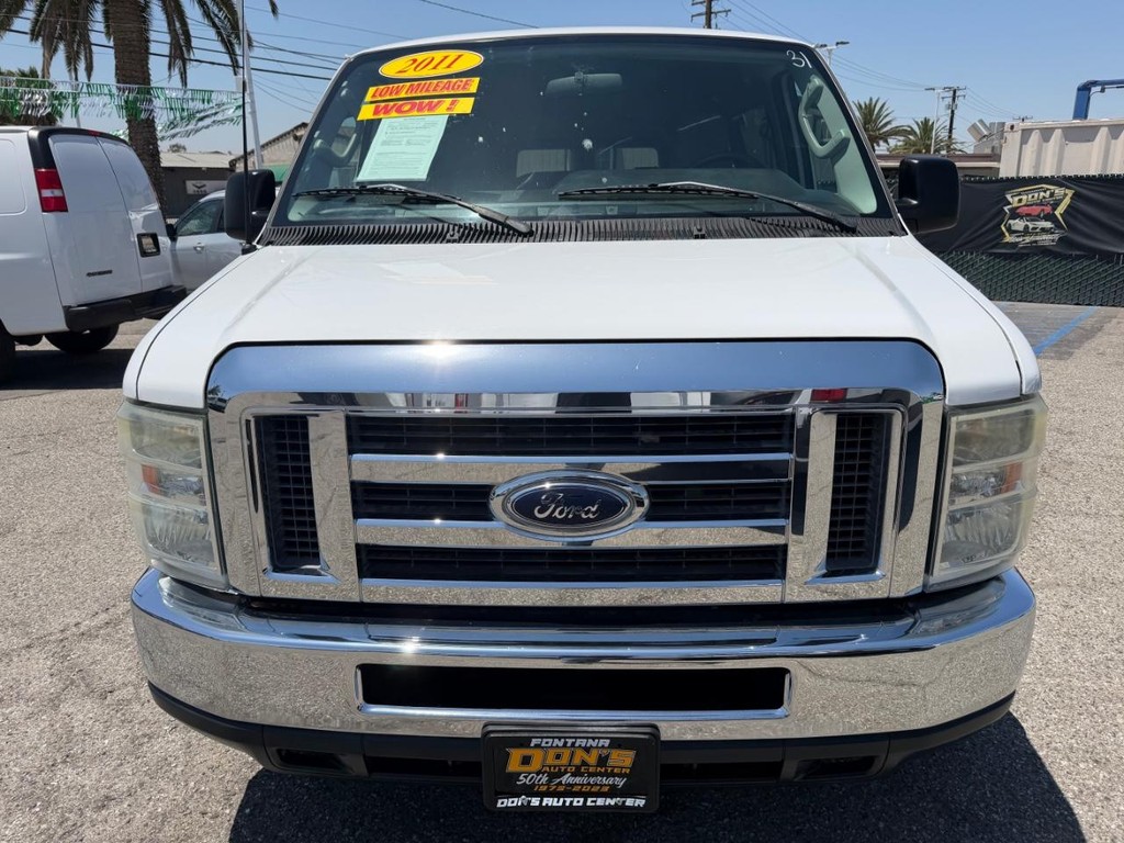 Ford E-350 XLT 11 Passenger Van Vehicle Full-screen Gallery Image 14
