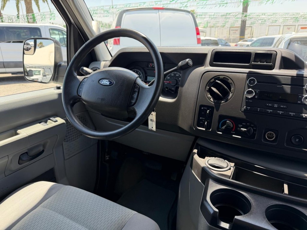 Ford E-350 XLT 11 Passenger Van Vehicle Full-screen Gallery Image 24