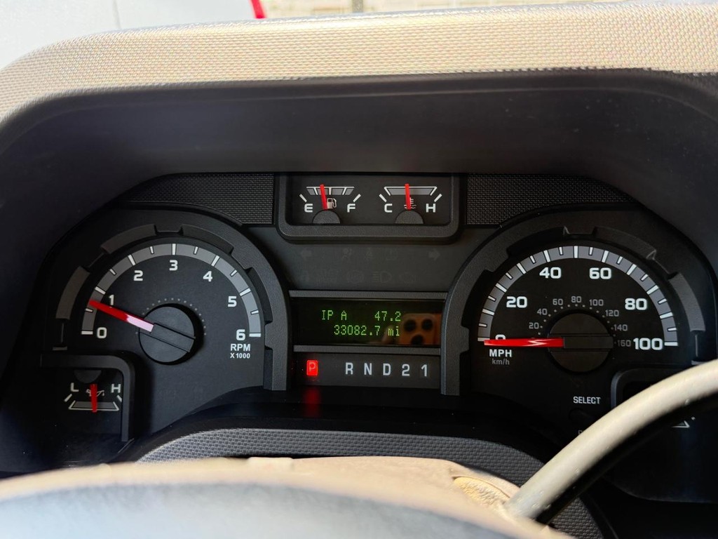 Ford E-350 XLT 11 Passenger Van Vehicle Full-screen Gallery Image 28