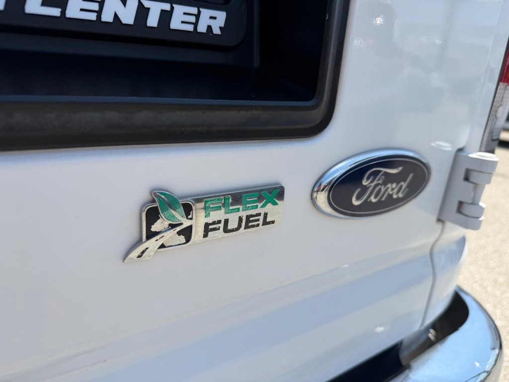 Ford E-350 XLT 11 Passenger Van Vehicle Full-screen Gallery Image 43