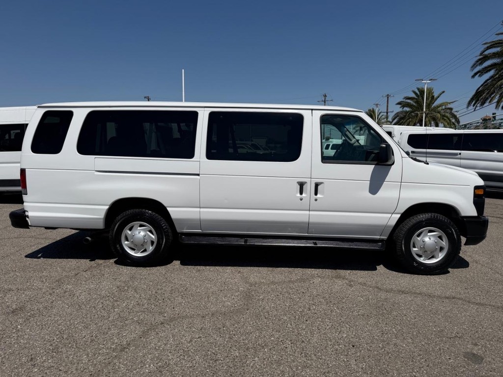 Ford E-350 12 Passenger Van Vehicle Full-screen Gallery Image 05