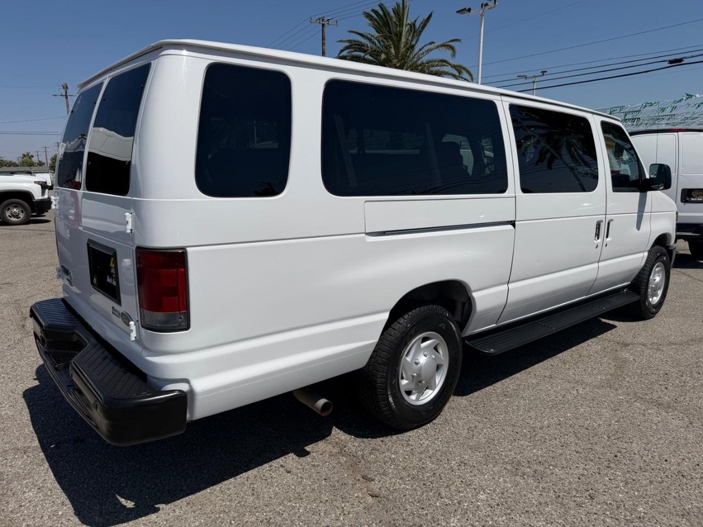 Ford E-350 12 Passenger Van Vehicle Full-screen Gallery Image 06