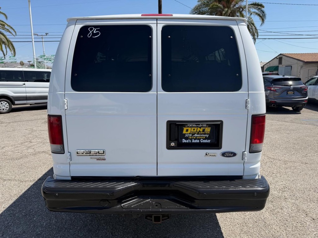 Ford E-350 12 Passenger Van Vehicle Full-screen Gallery Image 08
