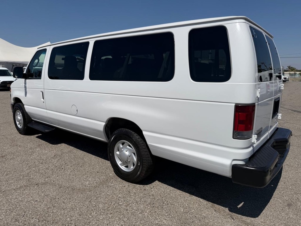 Ford E-350 12 Passenger Van Vehicle Full-screen Gallery Image 09