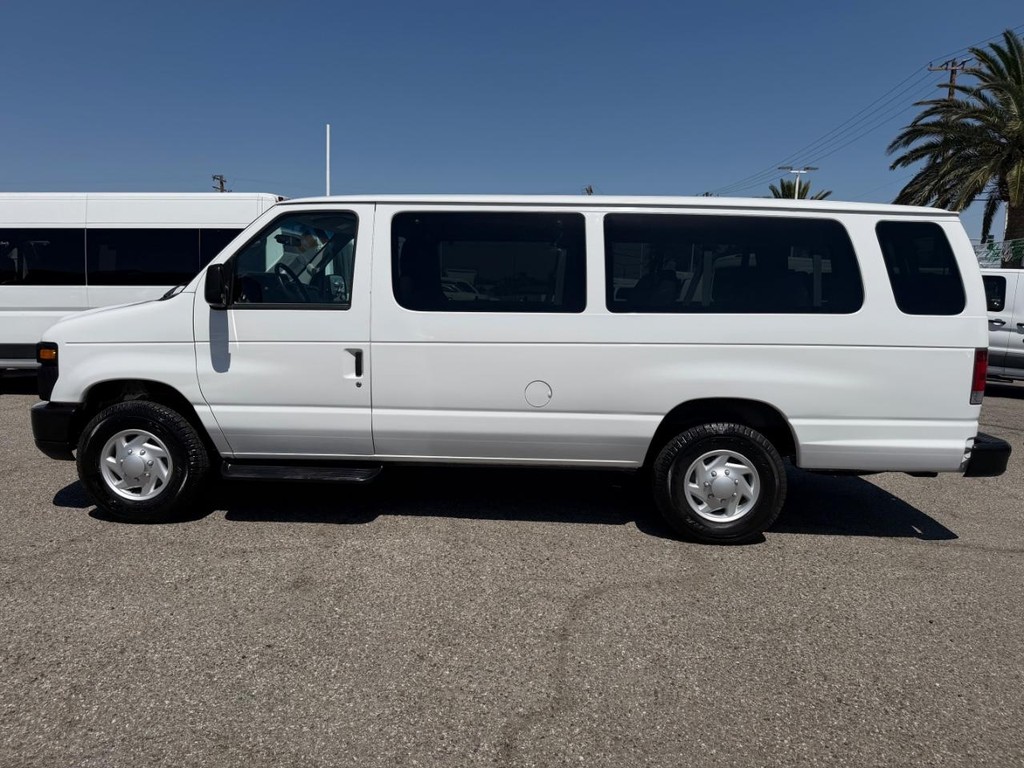 Ford E-350 12 Passenger Van Vehicle Full-screen Gallery Image 11