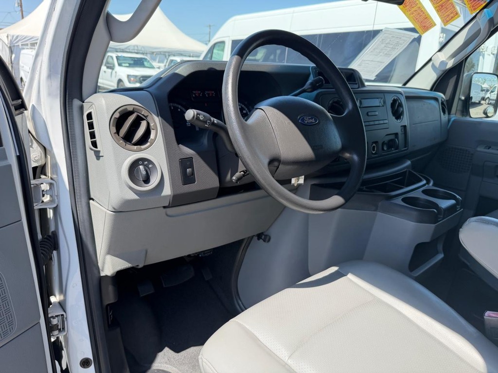 Ford E-350 12 Passenger Van Vehicle Full-screen Gallery Image 16