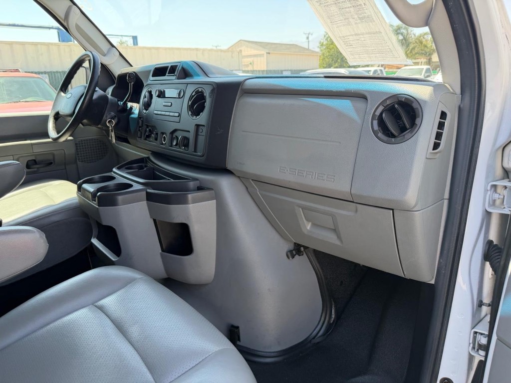 Ford E-350 12 Passenger Van Vehicle Full-screen Gallery Image 20