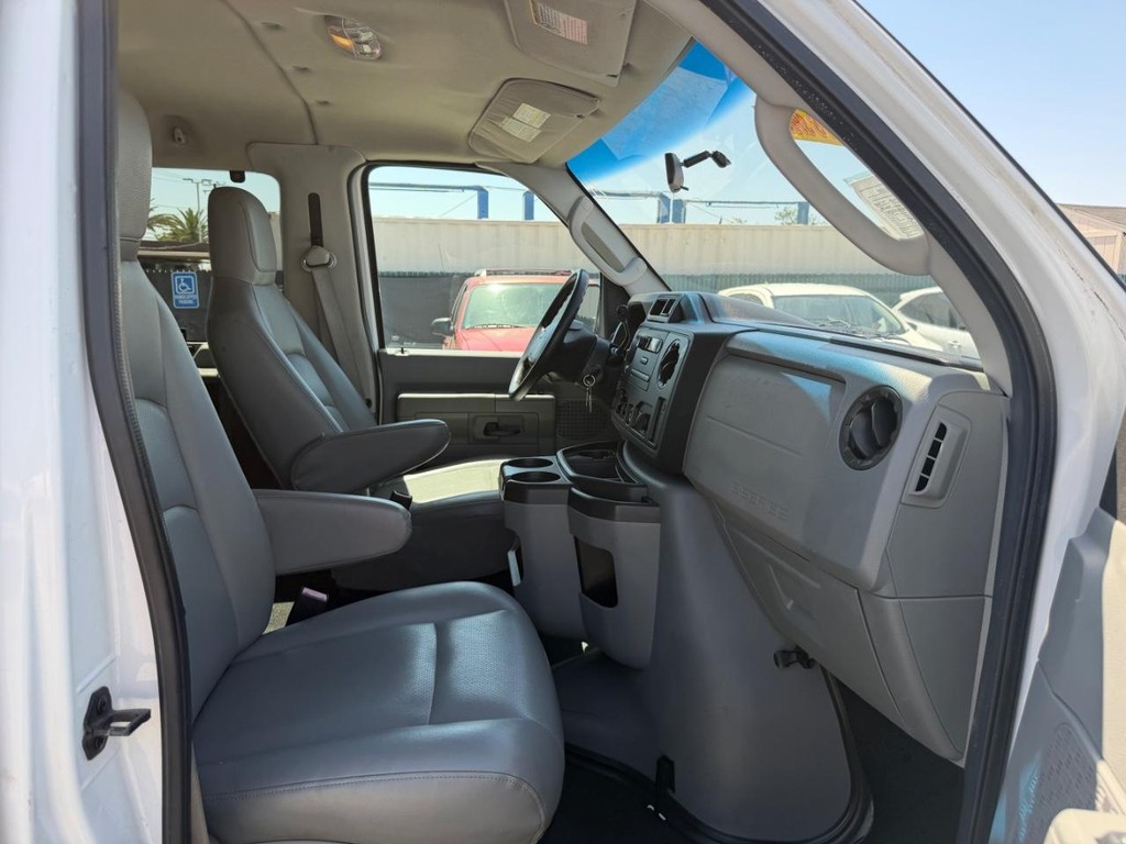 Ford E-350 12 Passenger Van Vehicle Full-screen Gallery Image 21