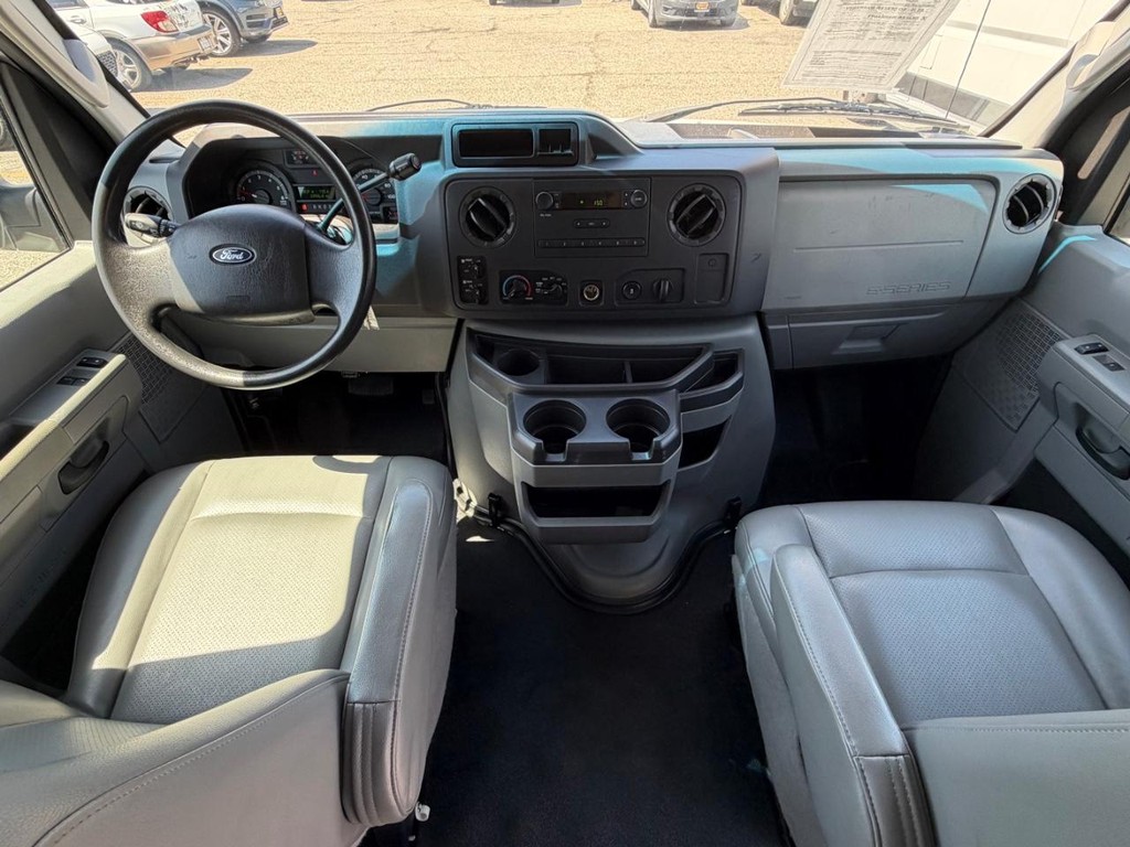 Ford E-350 12 Passenger Van Vehicle Full-screen Gallery Image 23