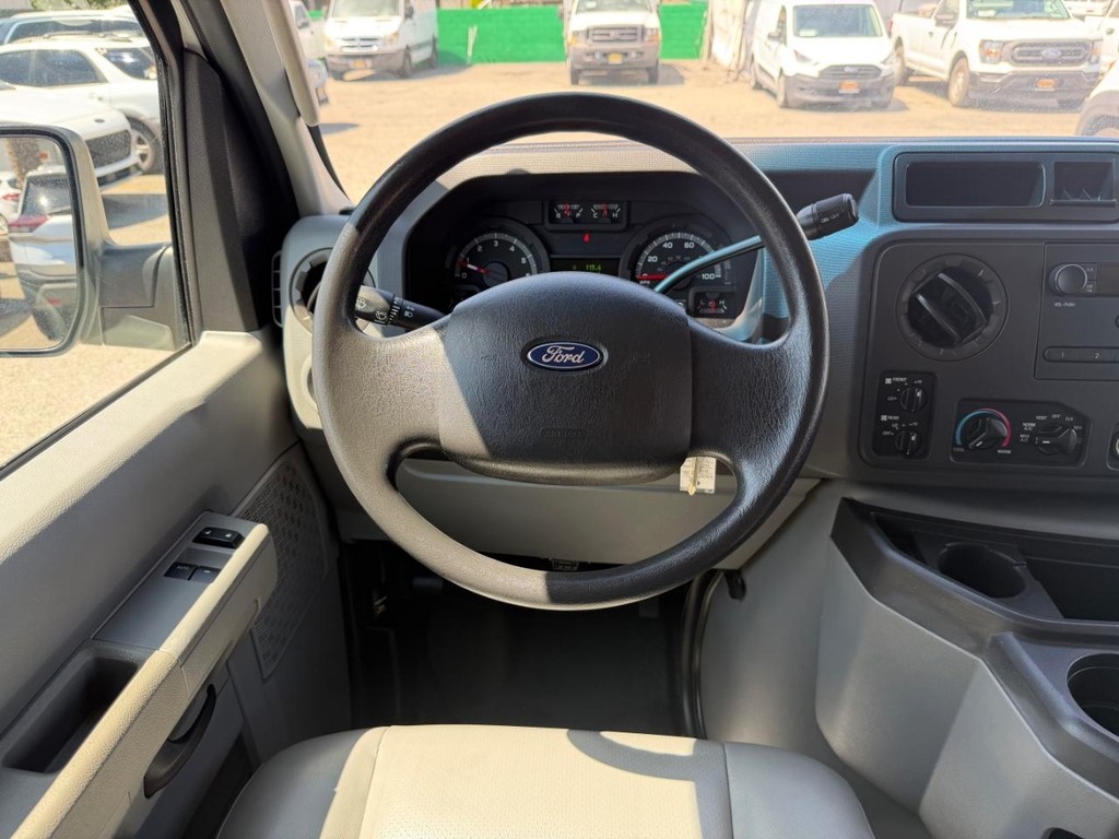 Ford E-350 12 Passenger Van Vehicle Full-screen Gallery Image 27
