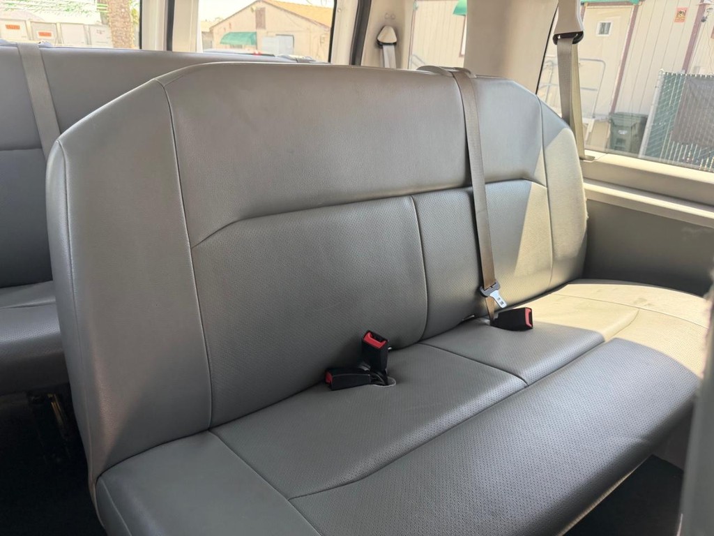 Ford E-350 12 Passenger Van Vehicle Full-screen Gallery Image 30