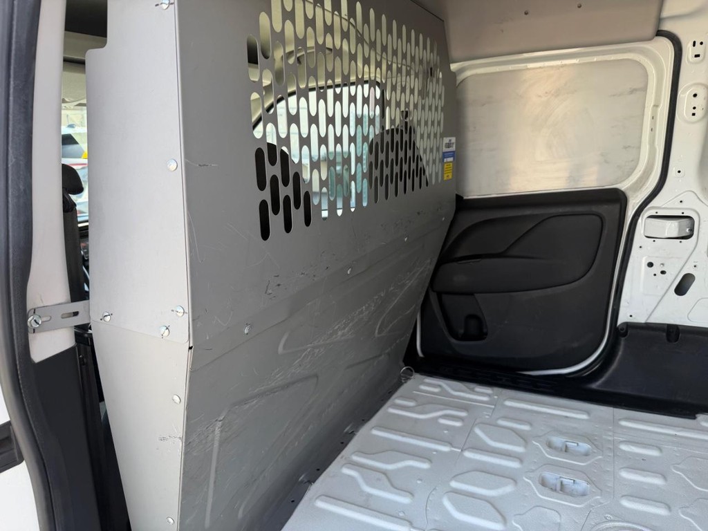 Ram ProMaster City Vehicle Full-screen Gallery Image 23