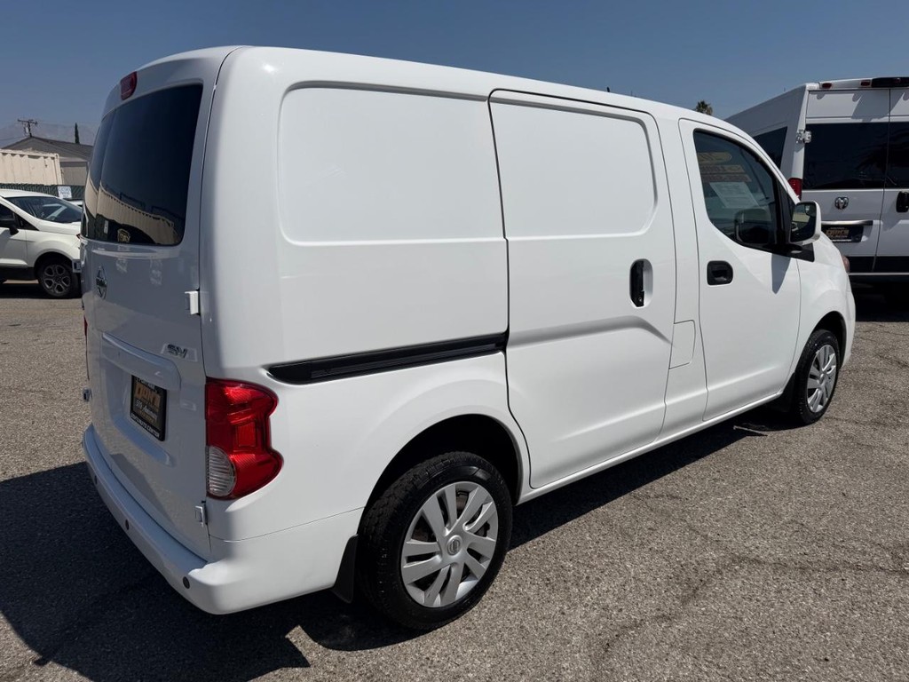 Nissan NV200 Vehicle Full-screen Gallery Image 07