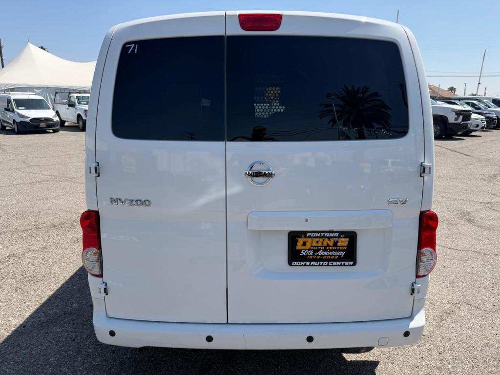 Nissan NV200 Vehicle Full-screen Gallery Image 09