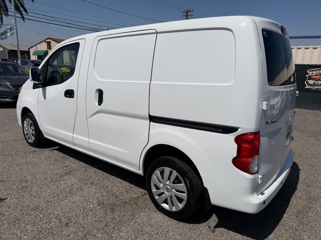 Nissan NV200 Vehicle Full-screen Gallery Image 10