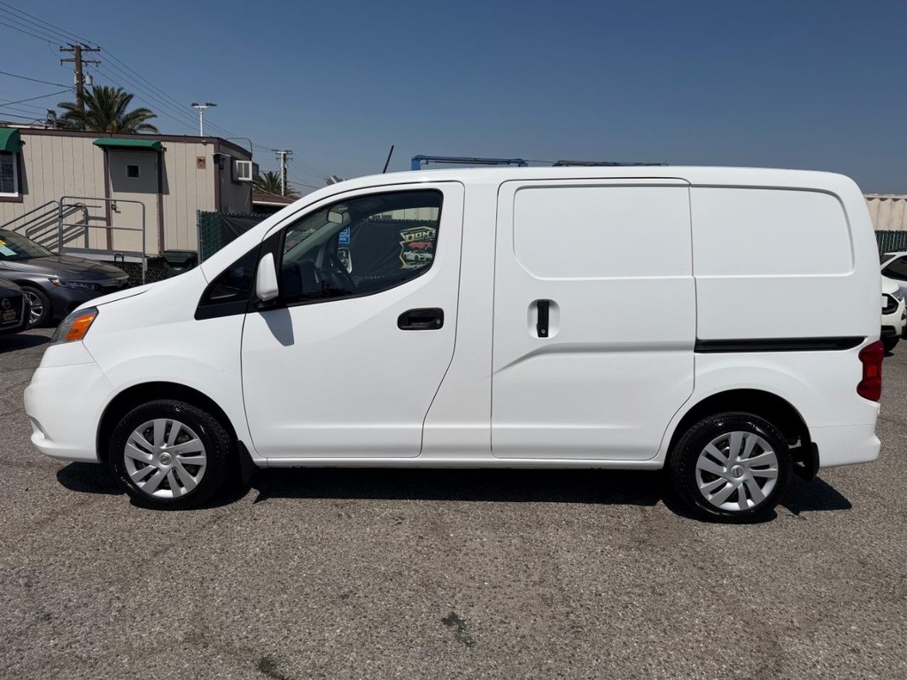 Nissan NV200 Vehicle Full-screen Gallery Image 12