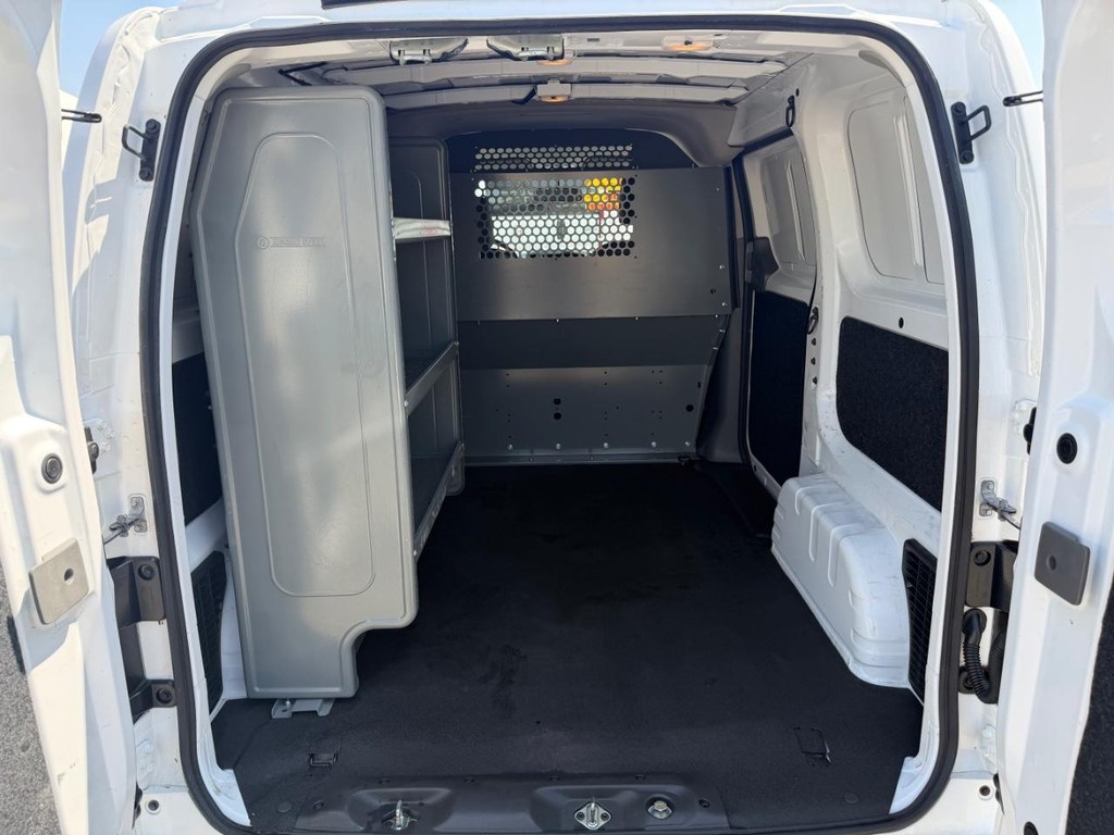 Nissan NV200 Vehicle Full-screen Gallery Image 16