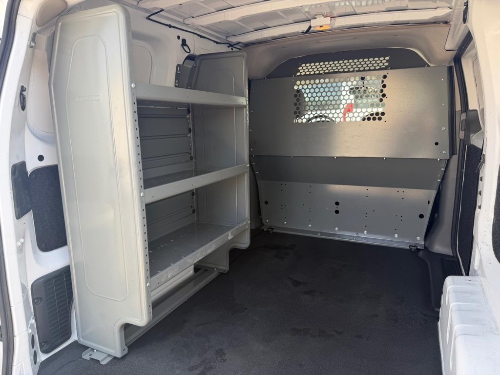 Nissan NV200 Vehicle Full-screen Gallery Image 17