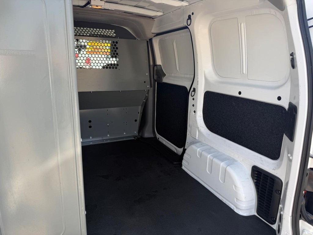 Nissan NV200 Vehicle Full-screen Gallery Image 18