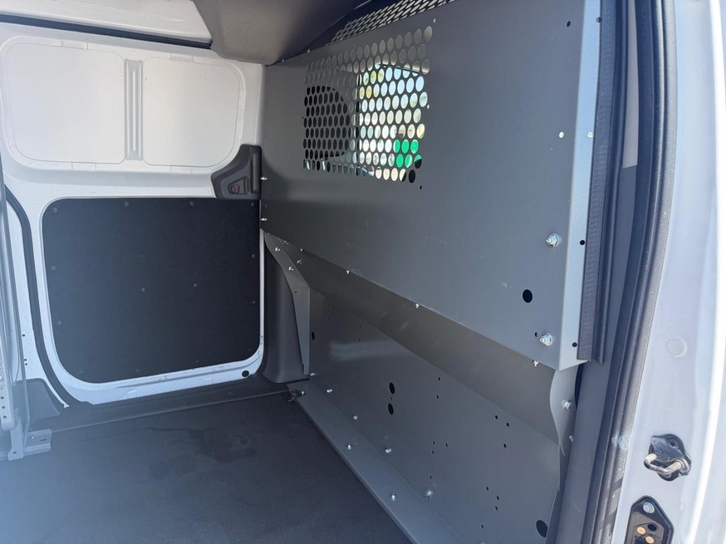 Nissan NV200 Vehicle Full-screen Gallery Image 20