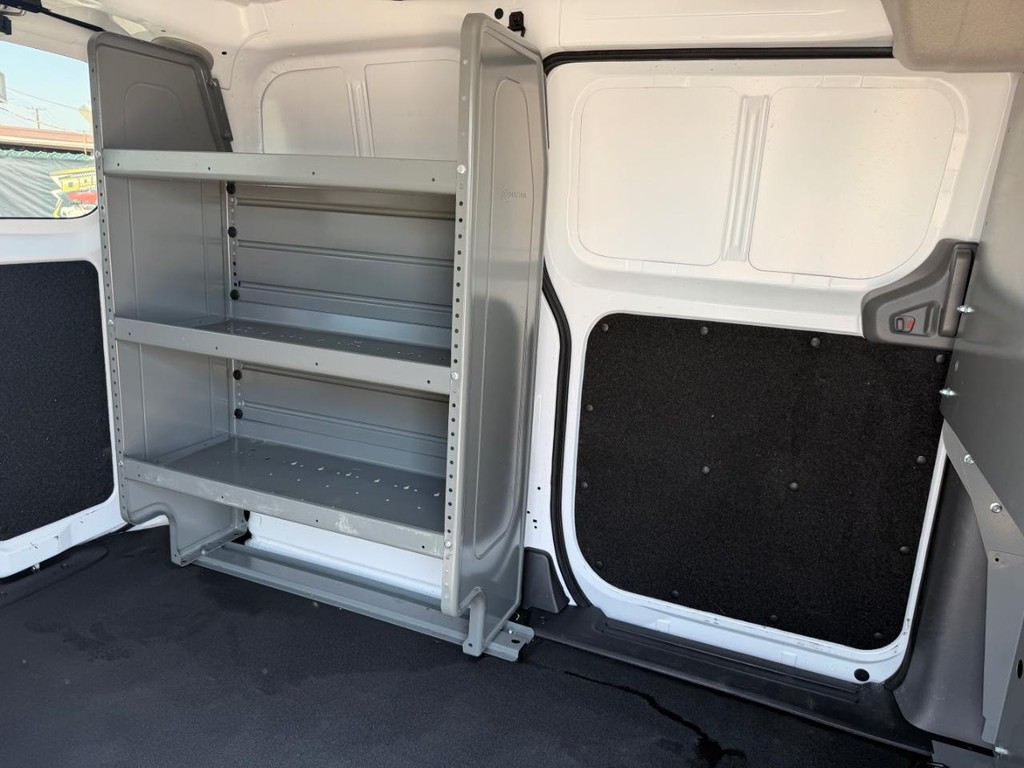 Nissan NV200 Vehicle Full-screen Gallery Image 21