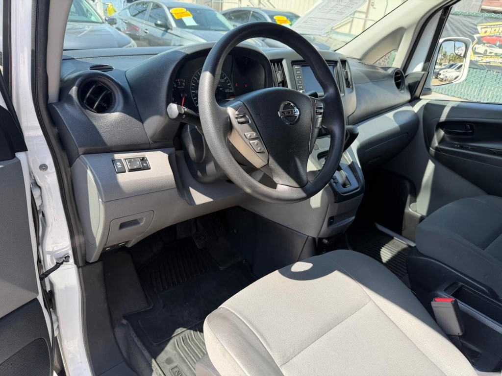 Nissan NV200 Vehicle Full-screen Gallery Image 26