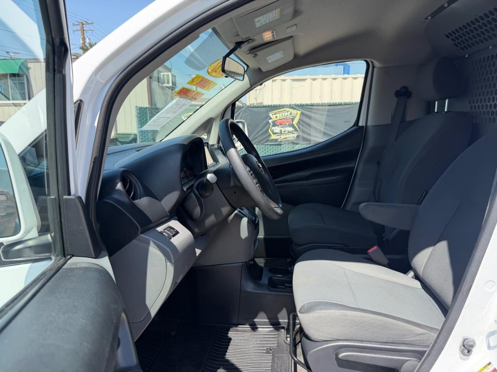 Nissan NV200 Vehicle Full-screen Gallery Image 27