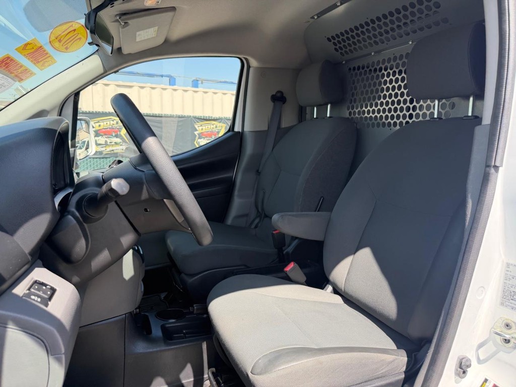 Nissan NV200 Vehicle Full-screen Gallery Image 28