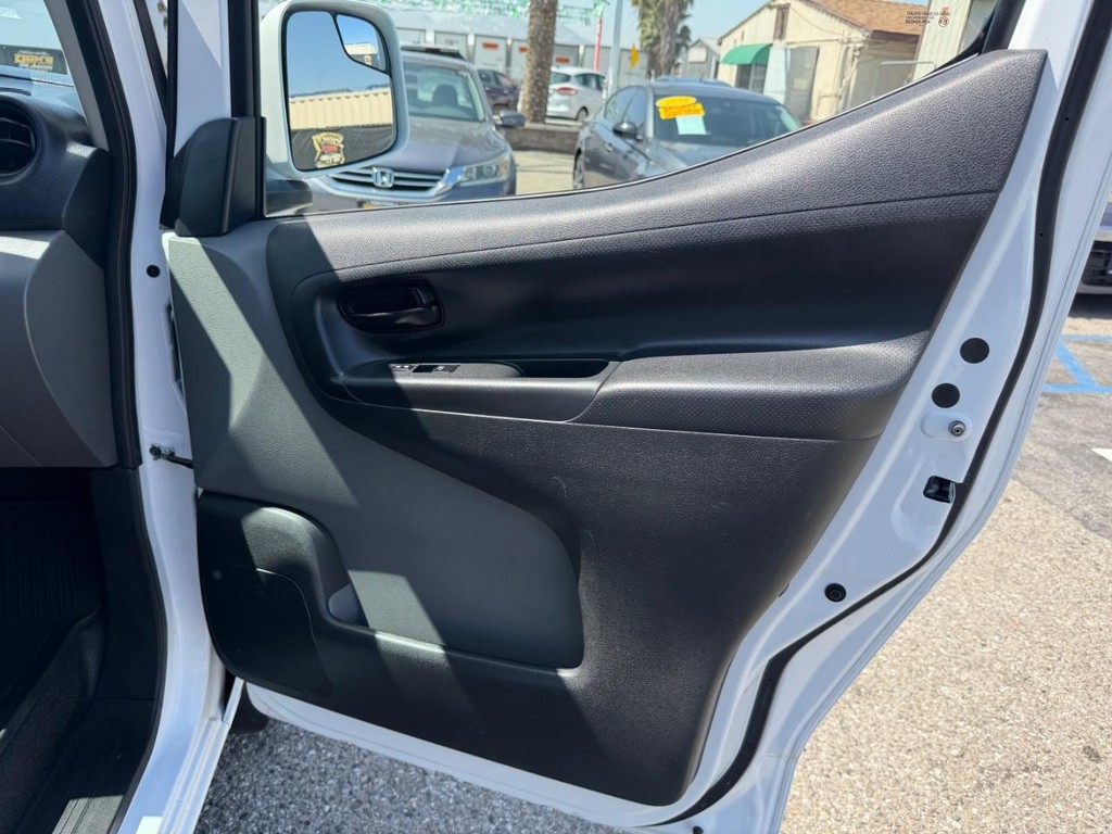Nissan NV200 Vehicle Full-screen Gallery Image 29