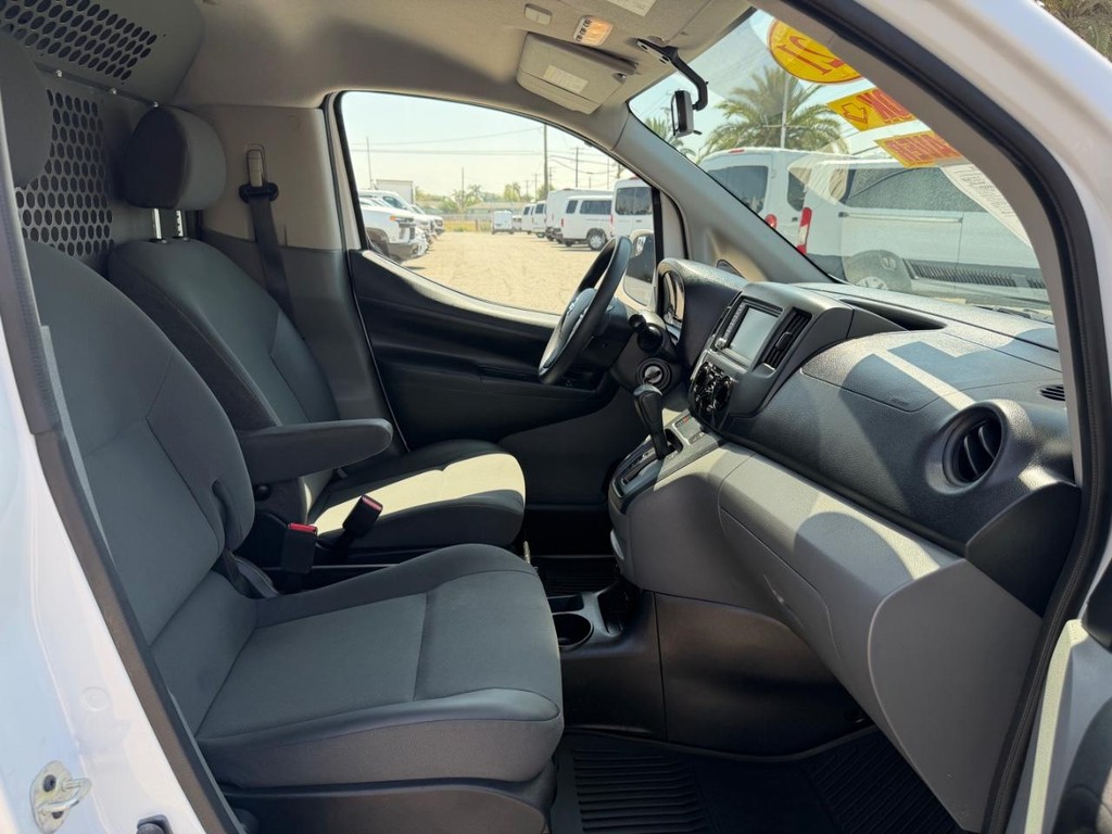 Nissan NV200 Vehicle Full-screen Gallery Image 31