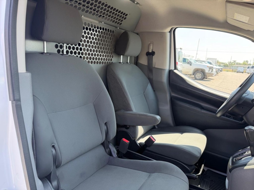 Nissan NV200 Vehicle Full-screen Gallery Image 32