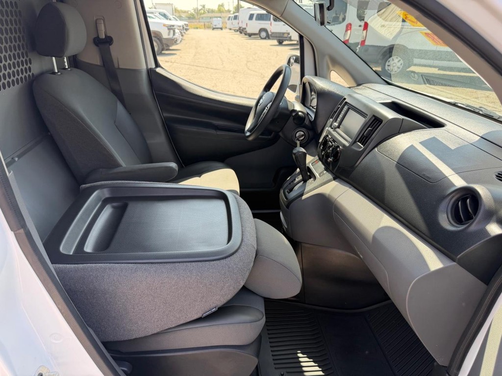 Nissan NV200 Vehicle Full-screen Gallery Image 33