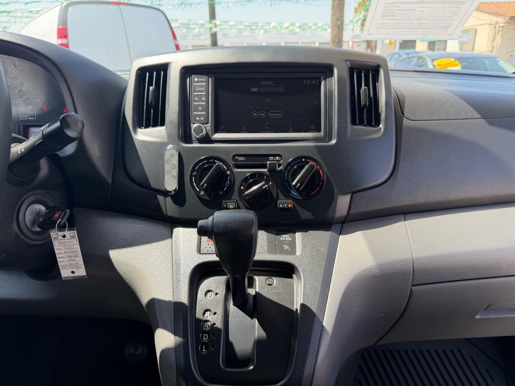 Nissan NV200 Vehicle Full-screen Gallery Image 35