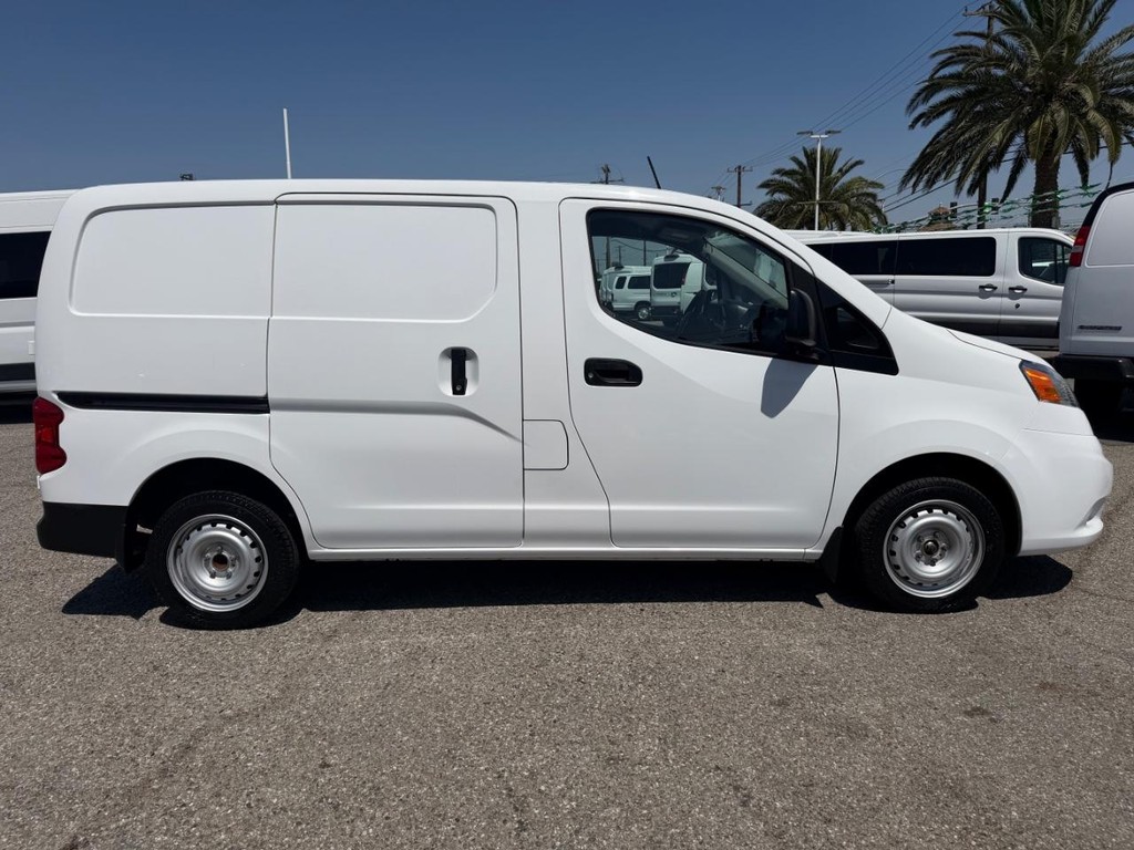 Nissan NV200 Vehicle Full-screen Gallery Image 06