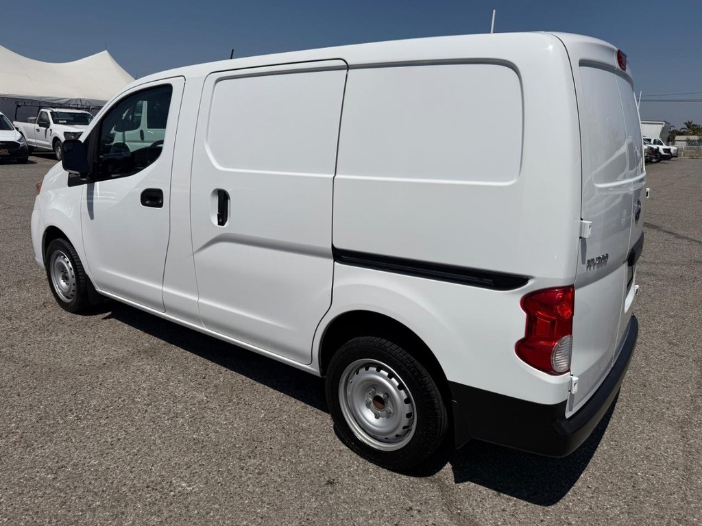 Nissan NV200 Vehicle Full-screen Gallery Image 10