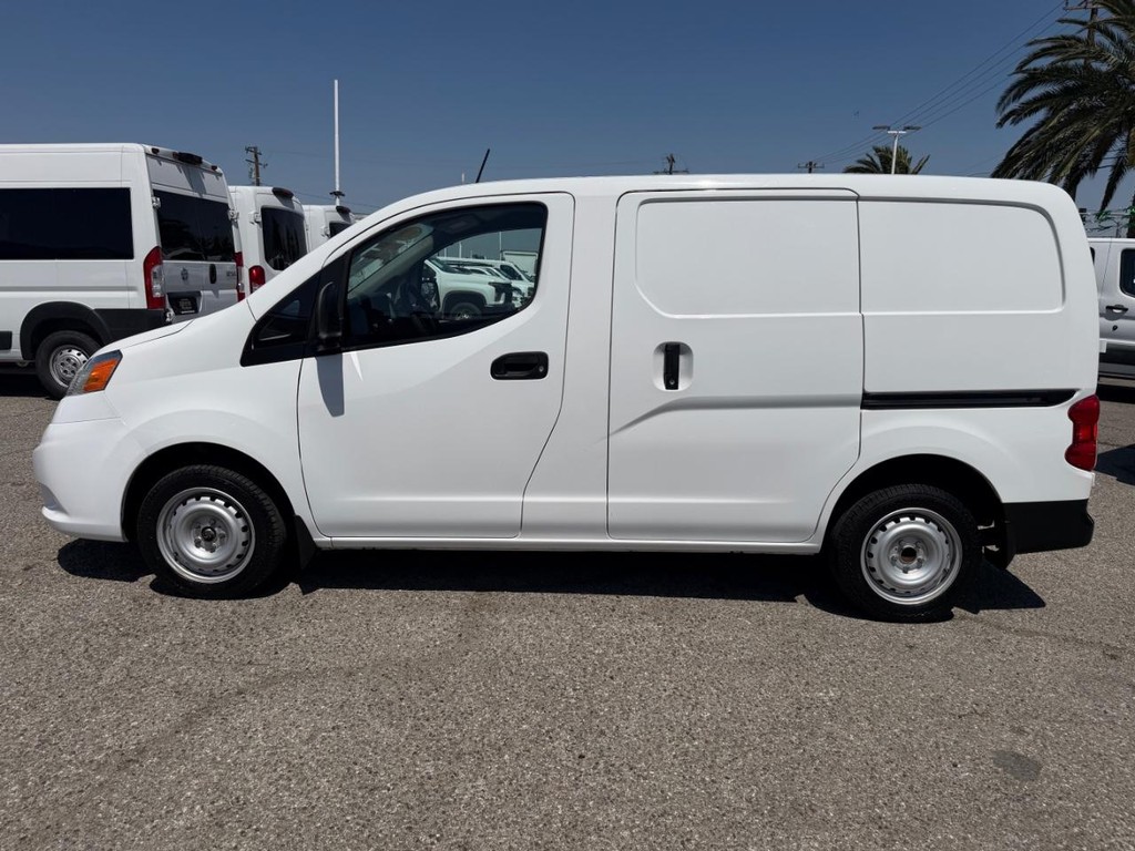 Nissan NV200 Vehicle Full-screen Gallery Image 12