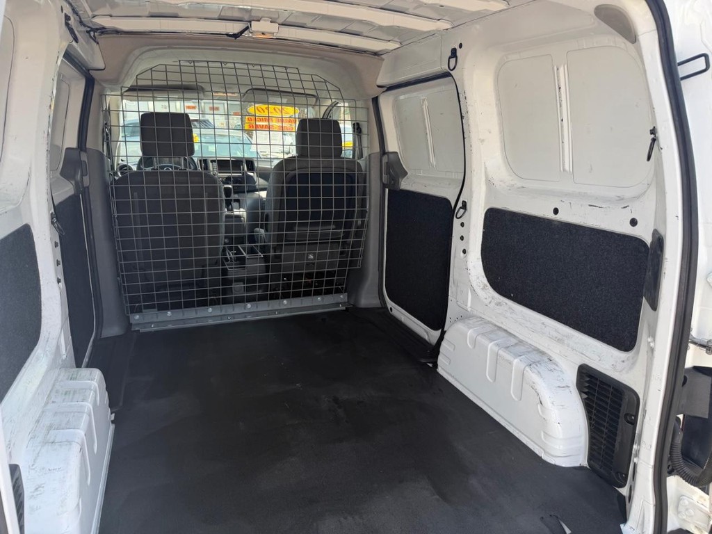 Nissan NV200 Vehicle Full-screen Gallery Image 18