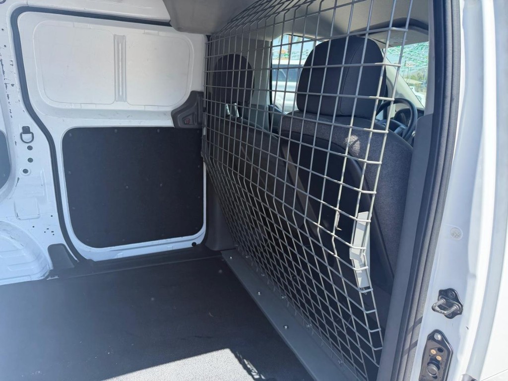 Nissan NV200 Vehicle Full-screen Gallery Image 20