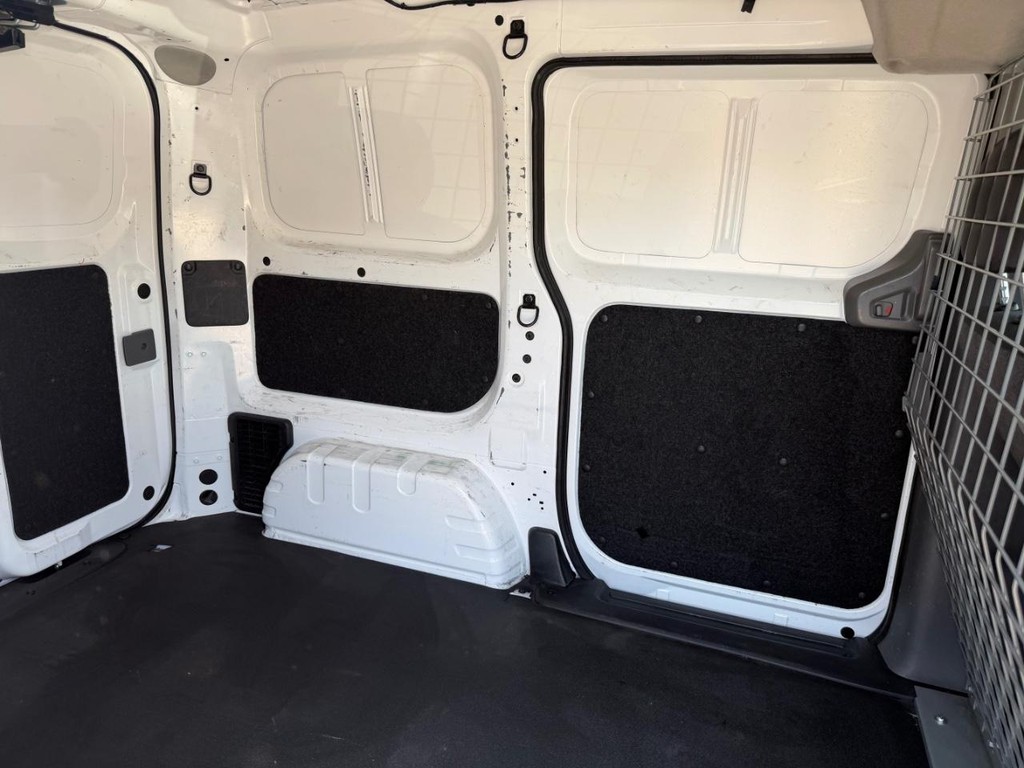 Nissan NV200 Vehicle Full-screen Gallery Image 21