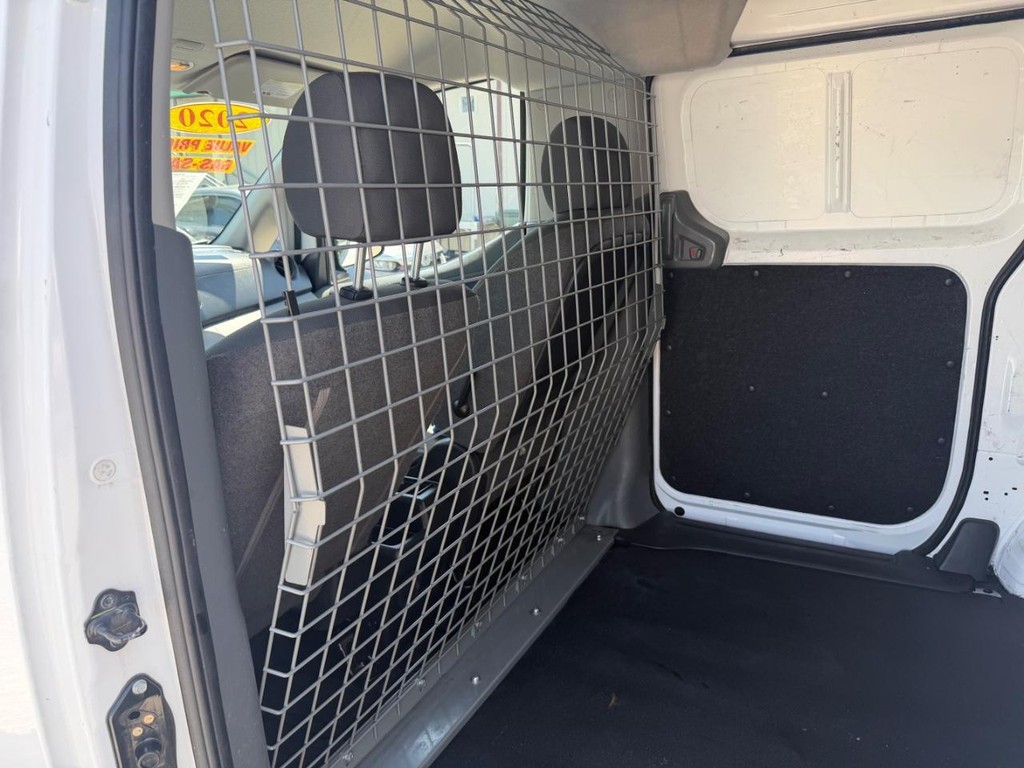 Nissan NV200 Vehicle Full-screen Gallery Image 23