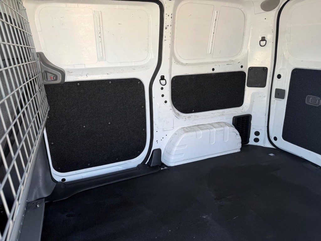Nissan NV200 Vehicle Full-screen Gallery Image 24