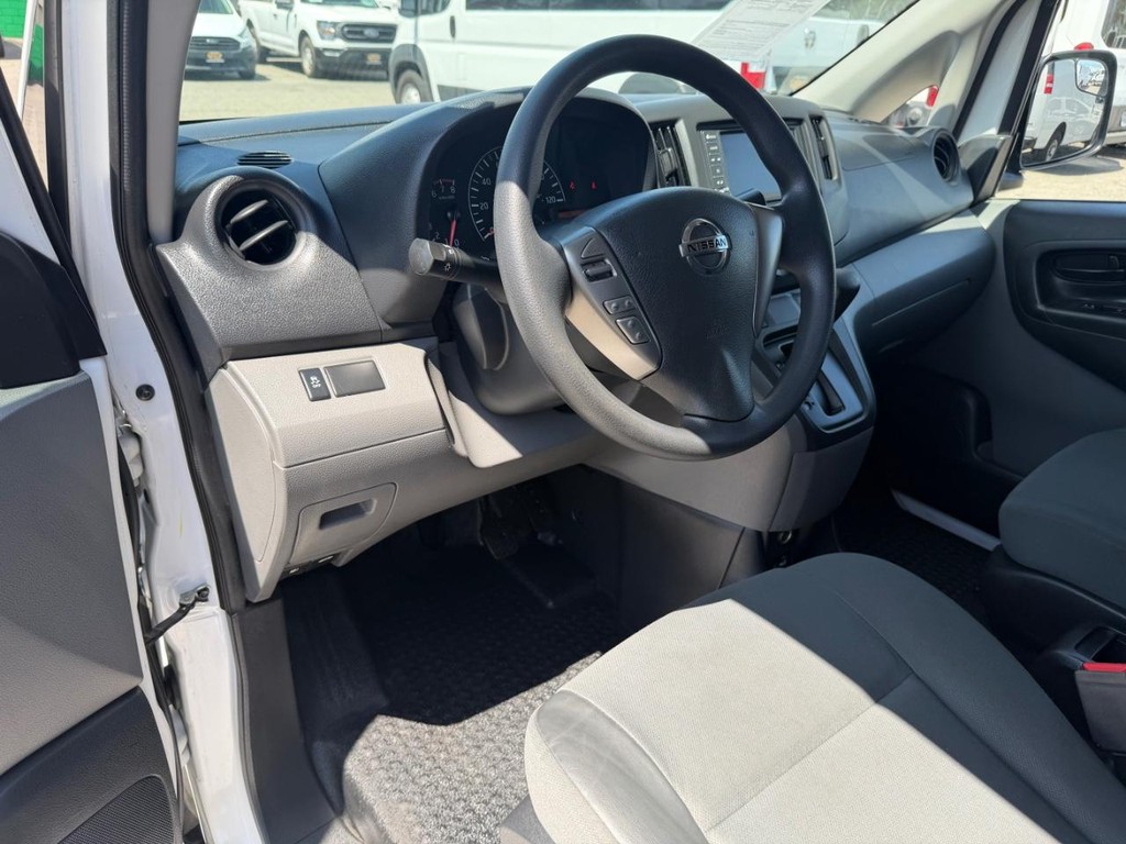 Nissan NV200 Vehicle Full-screen Gallery Image 26