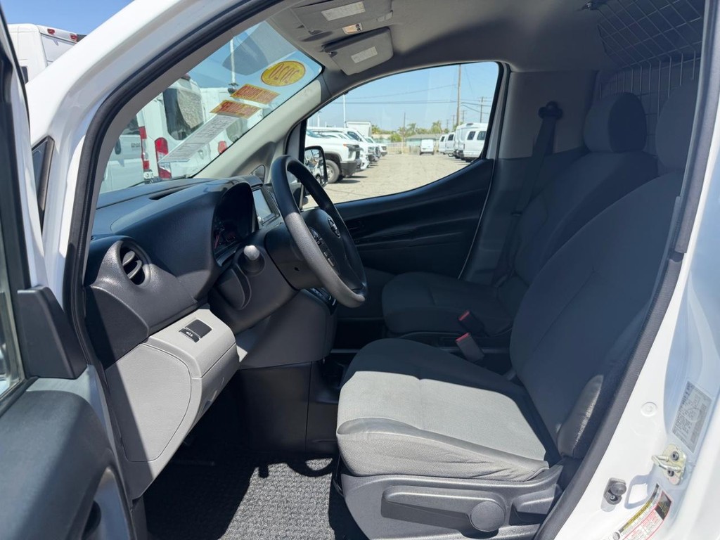 Nissan NV200 Vehicle Full-screen Gallery Image 27