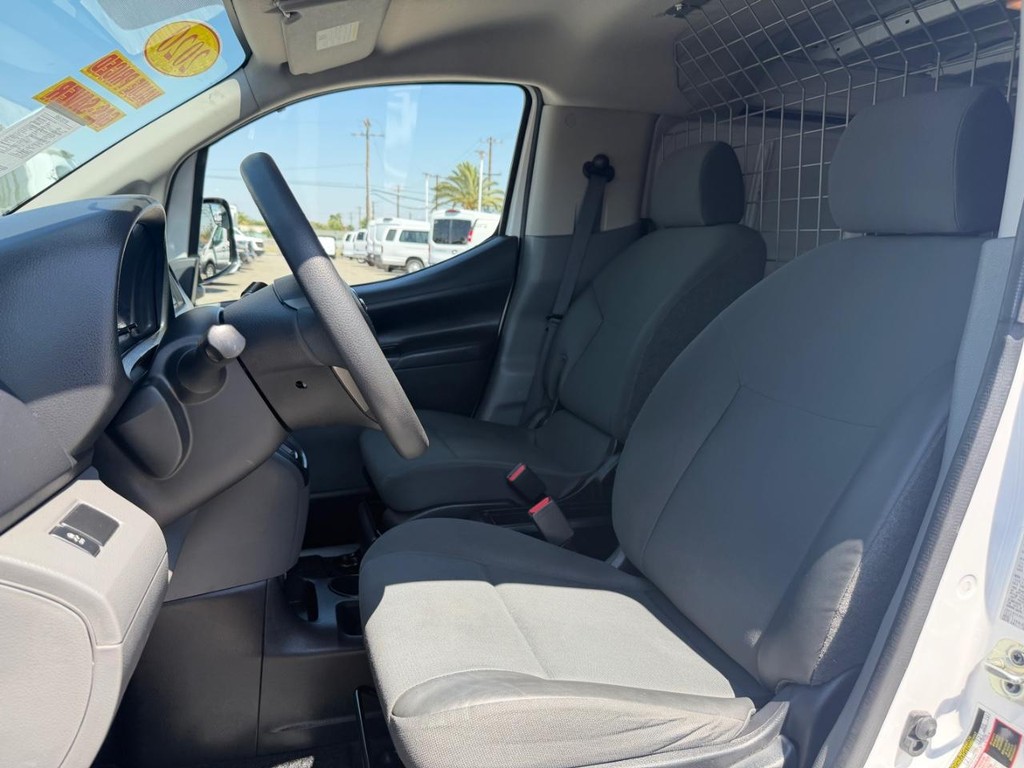 Nissan NV200 Vehicle Full-screen Gallery Image 28
