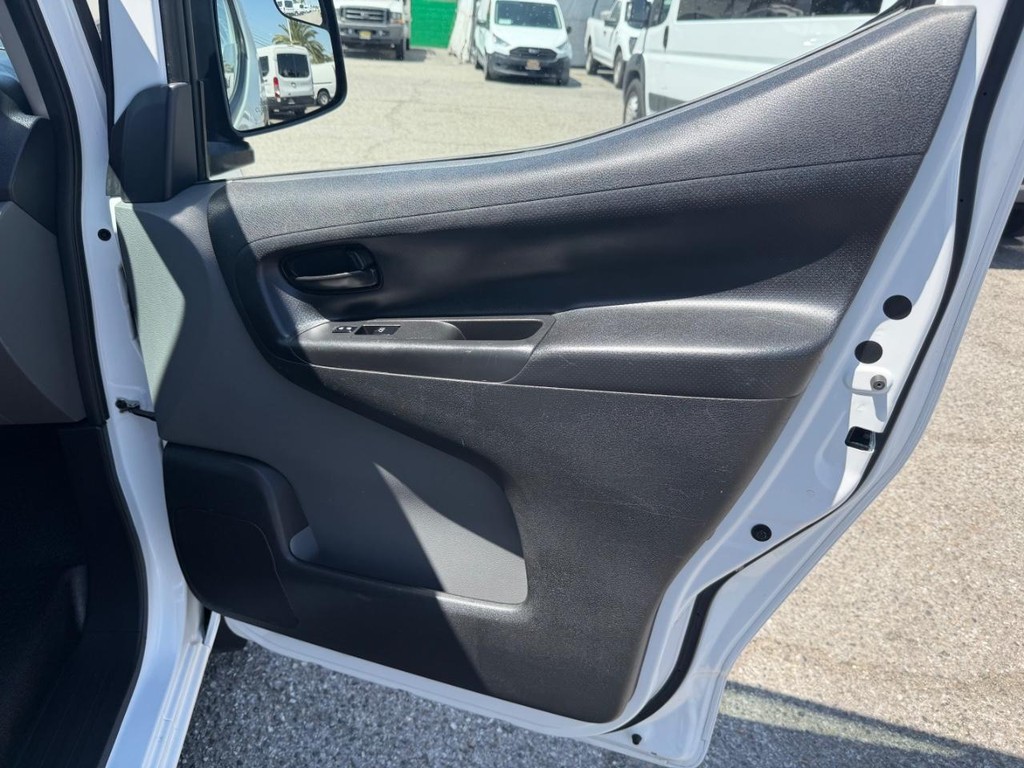 Nissan NV200 Vehicle Full-screen Gallery Image 29