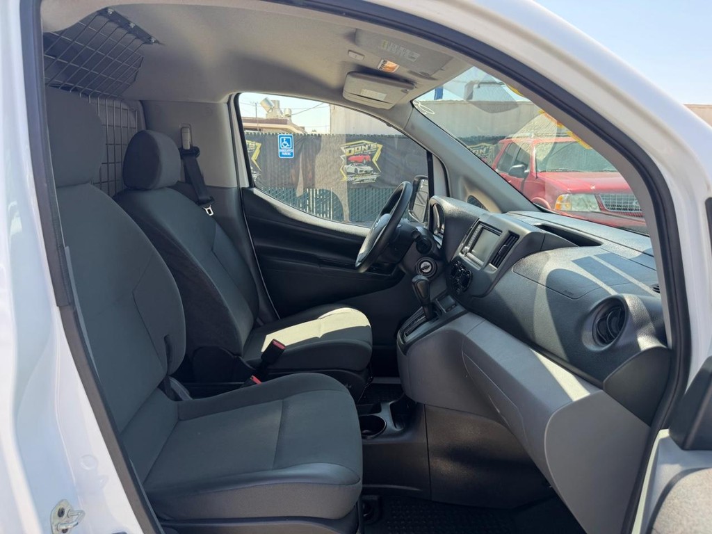 Nissan NV200 Vehicle Full-screen Gallery Image 31